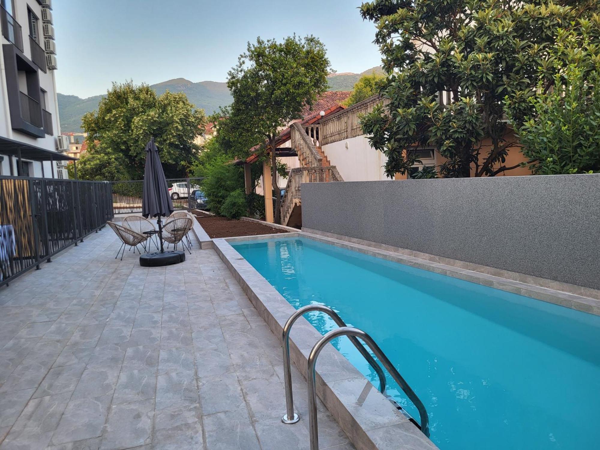 Mini Condo 2 Dl - Studio With A Private Patio Donja Lastva Luaran gambar
